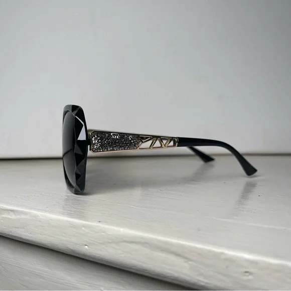 Black & Gold Oversized Square Sunglasses Polarized Tinted w Crystal Frames Nwt - Picture 12 of 13
